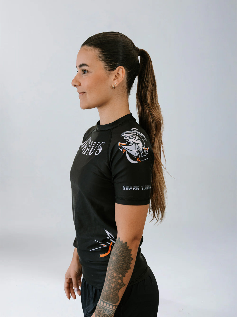 Rash Guard Shark Tank Feminino Manga Curta