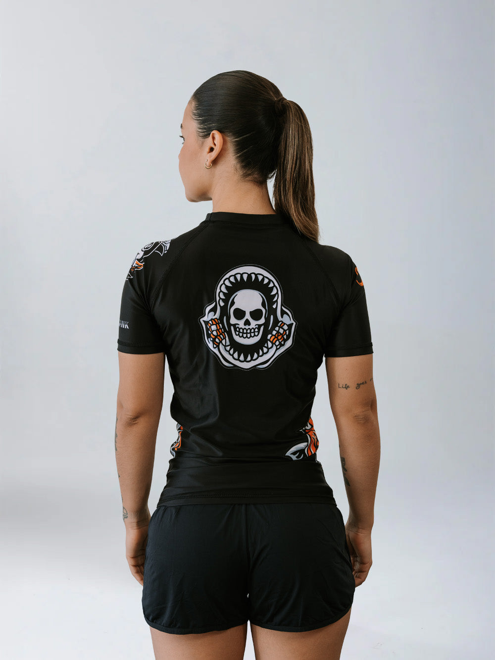 Rash Guard Shark Tank Feminino Manga Curta