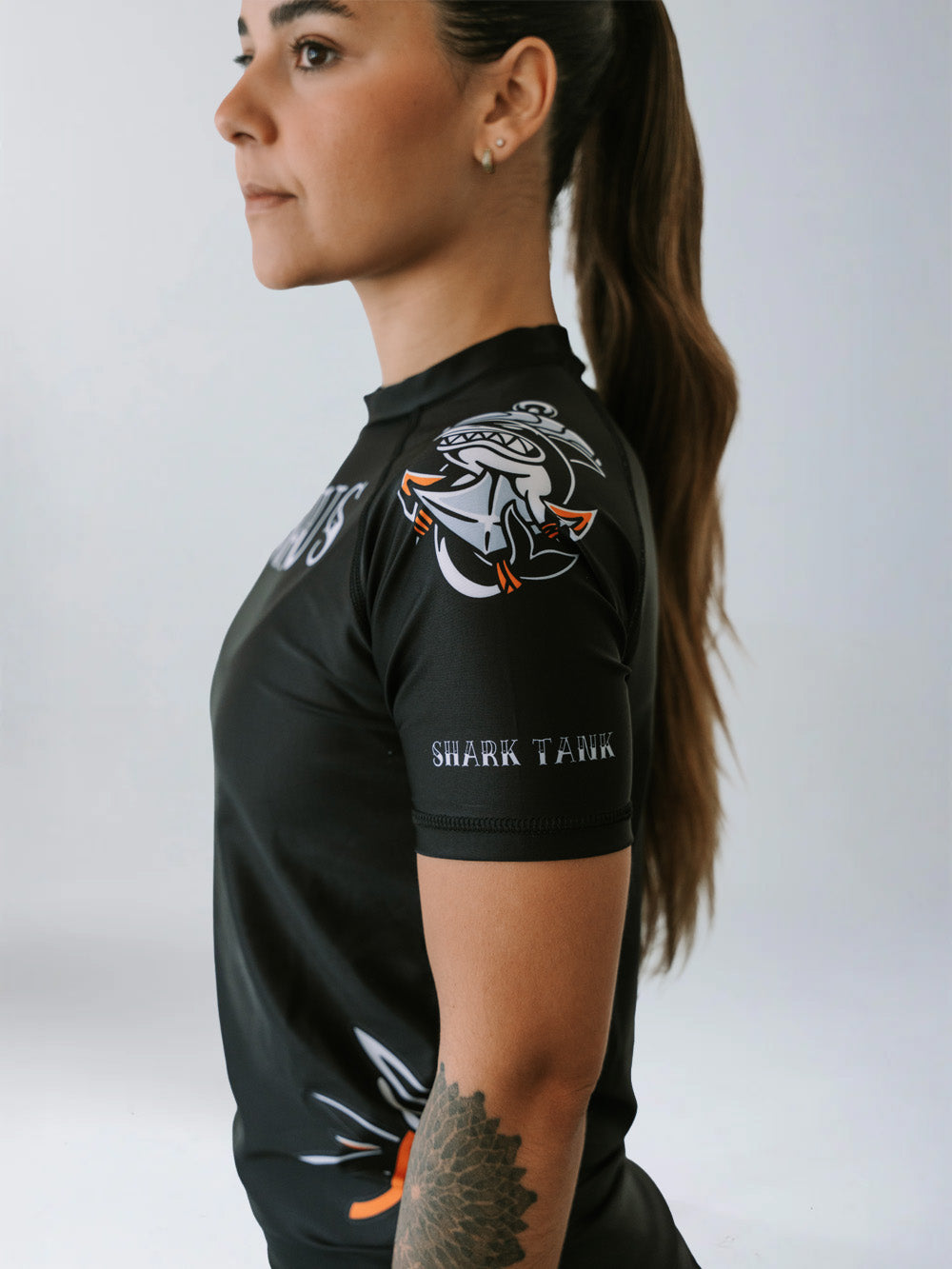 Rash Guard Shark Tank Feminino Manga Curta